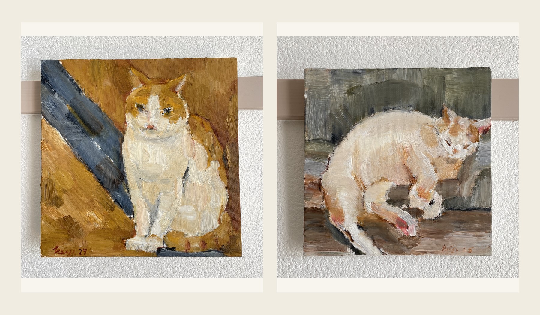 座る猫と眠る猫を描いた二点の油彩
